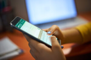 WhatsApp EUA: crescimento da plataforma nos Estados Unidos e oportunidades de tráfego e monetização para publishers