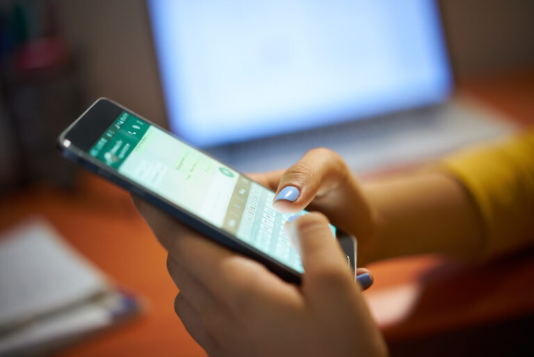 WhatsApp EUA: crescimento da plataforma nos Estados Unidos e oportunidades de tráfego e monetização para publishers